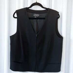 Bloomingdale’s Due per Due Plus Size Black Zip-Up Vest